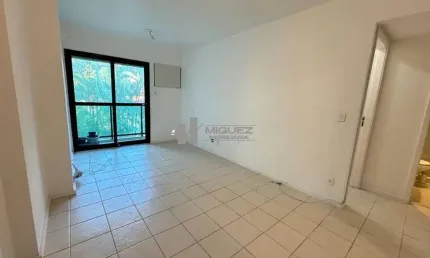 Apartamento à venda com 02 quartos,  1 suíte, garagem e varandão.!  Tijuca área nobre colada à Praça Afonso Pena, ideal para investir Airbnb ou morar com riqueza !