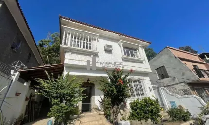 Casa à venda, 04 quartos, Tijuca, junto Praça Xavier de Brito, custo benefício sem igual.