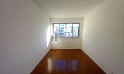 Apartamento à venda no largo da segunda feira, com 2 quartos, suíte, garagem e vista espectacular de todos os cômodos, junto ao metrô e todo comércio.