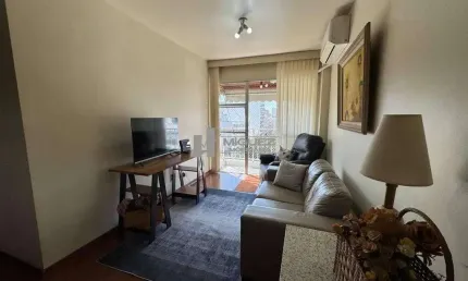 NA RUA PRÓXIMA AO METRÔ AFONSO PENA (5 MIN), APARTAMENTO À VENDA, SILENCIOSO, CLARO, AREJADO, COM SOL MATINAL, SALA EM DOIS AMBIENTES, 2 QUARTOS E CONDOMÍNIO COM INFRA TOTAL.
