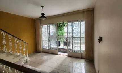 Seu sonho de morar com estilo está aqui! apartamento tipo casa duplex à venda na tijuca, na rua deputado soares filho, com 3 quartos (2 suítes), sacada e área gourmet com piscina. debruçado à badalada