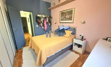 Morar bem é possível! Espetacular apartamento a venda na Rua Barão de Itapagipe, Tijuca, com sala, 2 quartos, banheiro social e dependências completas. Ideal para quem busca conforto e praticidade em 