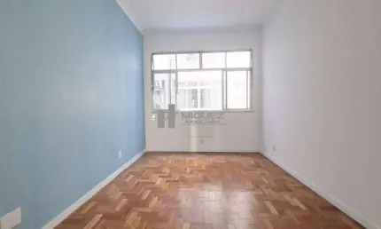 APARTAMENTO ESPECTACULAR À VENDA NA RUA JOSÉ HIGINO, COM SALA, 2 QUARTOS SENDO 1 SUÍTE, BANHEIRO SOCIAL, AMPLA COZINHA, DEPENDÊNCIAS COMPLETAS, 1 VAGA DE GARAGEM E LOCALIZAÇÃO DEBRUÇADA AO METRÔ.