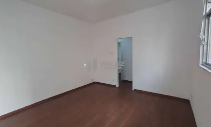Apartamento garden com 3 quartos, quintal e vaga de garagem disponível na rua engenheiro adel, tijuca.