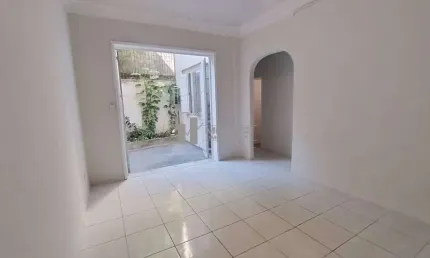Exclusividade!! Apartamento a venda na Rua Vinte Quatro de Maio com sala em dois ambientes 2 quartos banheiro social e 2 areas externas colado ao centro comercial do Meier