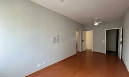 A venda apartamento na melhor rua do bairro de Vila Isabel, Rua Jorge Rudge, 2 quartos, lavabo, cozinha com dependência completa e vaga na escritura.