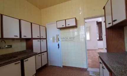 À venda apartamento na rua Citiso, perto da praça Del Vecchio, 2 quartos, suíte.