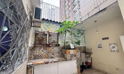 VIVA COM CONFORTO E ESPAÇO! CASA DUPLEX A VENDA NA RUA GRAJAÚ, COM 156m², 6 QUARTOS E 1 VAGA DE GARAGEM. A APENAS 3 MINUTOS DA PRAÇA EDMUNDO REGO, ESTE IMOVEL É IDEAL PARA FAMILIAS QUE VALORIZAM QUALI