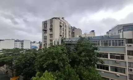 Seu novo lar é uma cobertura dos sonhos! À venda na Tijuca, na Rua Marquês de Valença, esta cobertura linear com 3 quartos oferece espaço e sofisticação. A apenas 500 metros do metrô São Francisco Xav