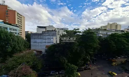Seu novo lar está aqui! um incrível apartamento a venda na rua soares da costa, tijuca, com 3 quartos, 1 vaga na escritura e portaria 24 horas para sua segurança. com vista para a praça saens pena, es
