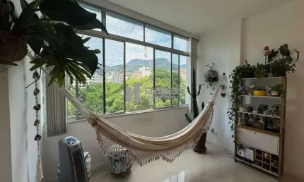Apartamento à venda na tijuca, debruçado sobre a praça afonso pena e próximo ao metrô! na rua martins pena, oferece sala ampla, 3 quartos com closet, lavabo, dependências e 1 vaga de garagem. ideal pa