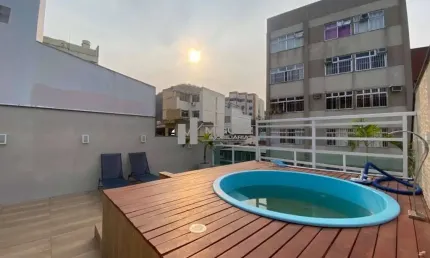 Casa espetacular à venda na Tijuca, com fino acabamento! São 3 quartos (1 suíte), 1 vaga de garagem e área gourmet, próxima ao Metrô São Francisco Xavier e Praça Saens Pena. Ideal para viver com estil