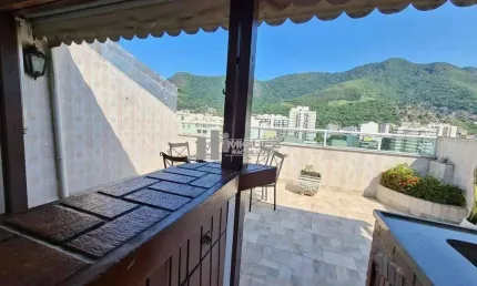 Na Tijuca, uma cobertura duplex à venda com 4 quartos (1 suíte) e 2 vagas na escritura, pertinho do Metrô Uruguai. Ideal para viver com conforto e praticidade. Fale conosco e agende sua visita!