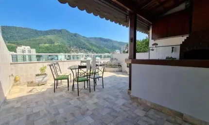 Cobertura duplex à venda na Tijuca, próxima ao Metrô Uruguai! Com 4 quartos (1 suíte) e 2 vagas na escritura, é perfeita para quem busca espaço e localização. Não perca essa chance, entre em contato a