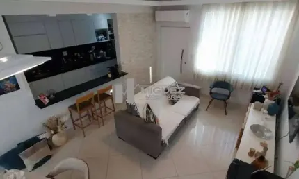 Oportunidade única! Casa à venda na Tijuca com 4 quartos (1 suíte) e 2 vagas na escritura, próxima ao Shopping Tijuca. Perfeita para quem valoriza conforto e localização. Fale conosco e agende sua vis