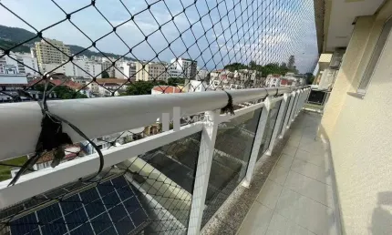 Apartamento à venda na Tijuca, próximo ao Metrô Uruguai! Com 3 quartos (1 suíte), 2 varandas, 1 vaga na escritura e prédio com infraestrutura completa. Ideal para quem busca conforto e lazer. Entre em