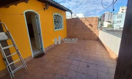Oportunidade na Tijuca! Apartamento tipo casa à venda com 3 quartos e 1 vaga de garagem, pertinho da Praça e do Metrô Afonso Pena. Perfeito para viver com praticidade. Fale conosco hoje!