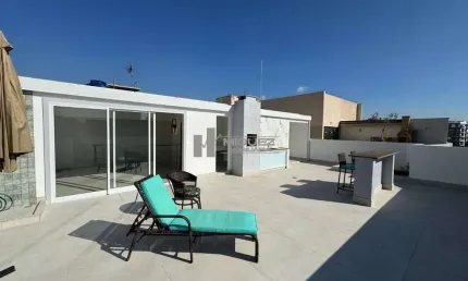 Oportunidade única na Tijuca! Cobertura à venda com 5 quartos (3 suítes), terraço panorâmico, 5 vagas na escritura e painéis solares. Próxima ao Largo da Segunda Feira e Metrô São Francisco Xavier. Co