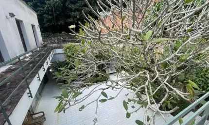 Oportunidade única! Casa à venda na Rua da Selva, Alto da Boa Vista. Duplex com 440m², salão em 4 ambientes, escritório, 4 quartos e garagem para 3 carros. Segurança e conforto junto à Floresta da Tij