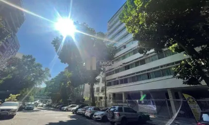 Na tijuca, apartamento à venda na rua uruguai, a 450 metros do metrô! sala, 2 quartos confortáveis, sol da manhã e vista verde. ideal para quem busca charme e praticidade. agende agora!