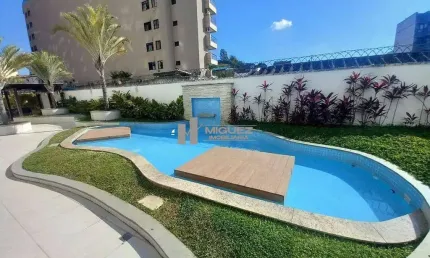 Apartamento à venda na Tijuca, com varandão, 2 quartos (1 suíte) e garagem. Prédio com lazer completo, próximo ao Shopping Tijuca e metrô, em área com farto comércio. Ideal para quem busca conforto e 