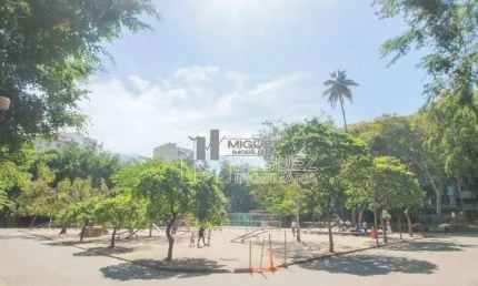 Na tijuca, apartamento à venda na rua campos sales, a 190 metros do metrô afonso pena. são 130 m² com 4 quartos, perfeitos para o bem-estar da sua família. não perca essa oportunidade, agende uma visi