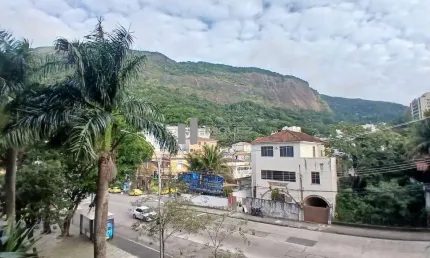 Apartamento à venda no Alto da Boa Vista com 2 quartos, banheiro social proximidades do largo da Usina, 75m²