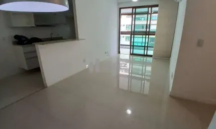 Oportunidade à venda na Rua do Bispo, Tijuca! Apartamento com 2 quartos, sendo 1 suíte, 1 vaga na escritura e prédio com toda a infraestrutura que você merece. Não perca tempo, contate-nos hoje!