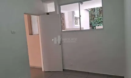 Oportunidade única: casa à venda com 3 quartos, quintal e localização privilegiada em rua 100% residencial na Pereira Soares. Viva com tranquilidade! Contate-nos para mais detalhes.