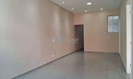 Casa à venda na tranquila Rua Pereira Soares! 3 quartos amplos, quintal espaçoso e localização em rua estritamente residencial. Perfeita para quem busca sossego e conforto. Entre em contato e venha co