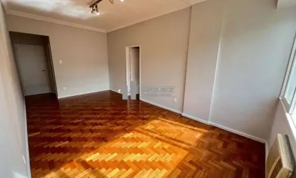 Barão de mesquita, a 600m do metrô: apartamento à venda com 2 quartos, dependência completa e 75m². boa planta e localização prática na tijuca.