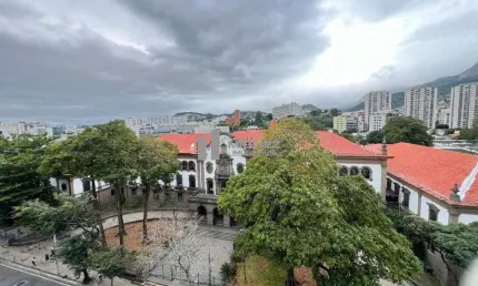 More com segurança e boa localização: apartamento à venda na tijuca, com 2 quartos, vaga, portaria 24h e 85m². apenas 700m do metrô afonso pena.