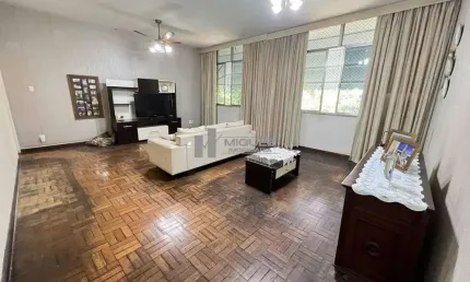 Apartamento à venda na tijuca, a poucos metros do metrô afonso pena. são 3 quartos, sendo 1 suíte, com 109m² e vaga. amplo, bem localizado e com fácil acesso ao transporte.