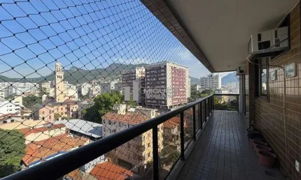 Apartamento à venda na Tijuca, a apenas 270m do Metrô Afonso Pena! Varandão, sol da manhã, sala, 2 quartos, vaga e infraestrutura completa. Localização imbatível. Contate-nos!