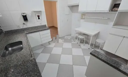 Na melhor região da tijuca, apartamento à venda com 120 m². sala em 3 ambientes, 3 quartos espaçosos, dependências e 1 vaga na escritura. ideal para quem busca qualidade e praticidade. fale conosco ho