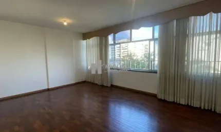 À venda na rua campos sales, tijuca: apartamento com sala em 2 ambientes, 4 quartos, incluindo suíte, e vaga na escritura. viva com espaço e praticidade! entre em contato hoje.