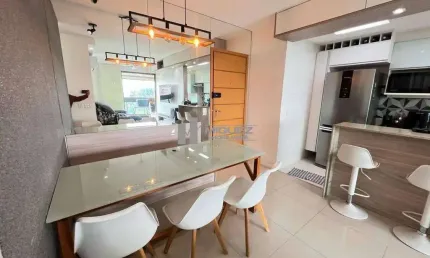 Apartamento à venda na Rua do Bispo, Tijuca. São 2 quartos (1 suíte), varanda, 70m², vaga e infraestrutura completa. A 800m do metrô Afonso Pena.
