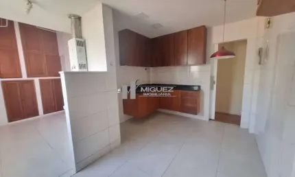Na tijuca, apartamento à venda na rua barão de itapagipe, pertinho do metrô afonso pena. são 2 quartos, suíte e vaga garantida. ideal para viver com comodidade e mobilidade. fale conosco!