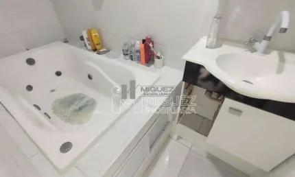 Rua Ferreira Pontes: casa à venda com 3 quartos e área construída de 140 m². Imóvel versátil, com excelente potencial residencial.