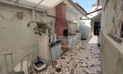 Casa à venda no Andaraí com 140 m², 3 quartos e ótima área interna. Rua tranquila, ideal para quem busca espaço e privacidade.