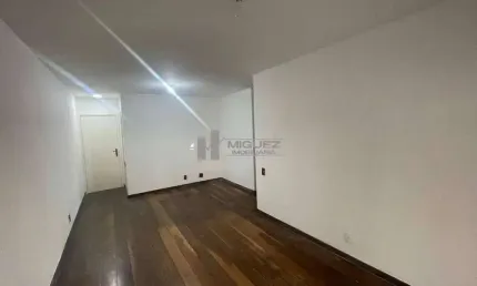 Na área nobre da tijuca, apartamento à venda na rua dona delfina, pertinho do metrô uruguai. varanda, sala, 3 quartos (1 suíte) e 2 vagas. investimento de alto padrão. agende sua visita!