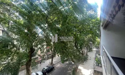 Oportunidade na tijuca! apartamento à venda na rua dona delfina, ao lado do metrô uruguai. varanda, 3 quartos (1 suíte), sala e 2 vagas. perfeito para morar ou investir. contate já!