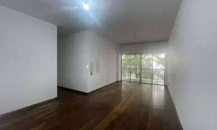 Apartamento à venda na rua dona delfina, tijuca, colado no metrô uruguai! varanda, sala, 3 quartos (1 suíte) e 2 vagas na escritura. vazio, ideal para investimento. fale comigo agora!