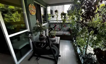 Vendo apartamento rua pereira de siqueira (tijuca) a 350m metros do metrô são francisco xavier. varanda, sala 2 quartos, 1 suite, 1 vaga de garagem.