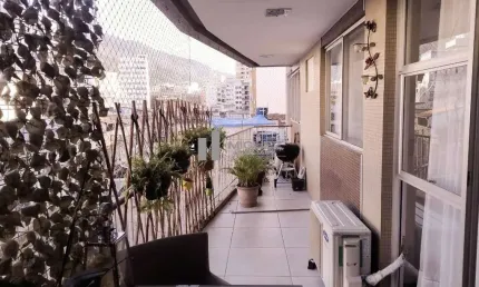 Apartamento à venda na tijuca, com 140 m² de puro conforto e silencioso! varanda, sala em 2 ambientes, 4 quartos amplos 1 suíte com closete 1 vaga de garagem na escritura. espaço e sofisticação espera