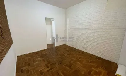 À venda apartamento na Tijuca com 1 quarto, sala e ótima localização, próximo à Praça Afonso Pena. Um imóvel funcional em área valorizada.