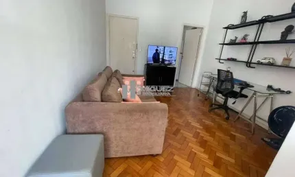 À venda apartamento de 1 quarto na Tijuca, a poucos passos do Shopping Tijuca e Metrô Saens Peña. Excelente opção para morar ou investir com alta demanda de locação.
