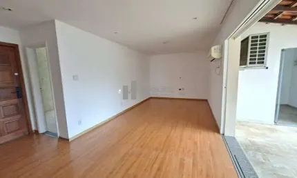 Belíssima cobertura à venda na Rua Uruguai. 2 quartos e uma vista privilegiada em um dos melhores pontos da Tijuca. Consulte mais informações.