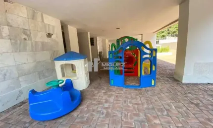 Oportunidade à venda na Tijuca: apartamento com 112 m², 3 quartos, sendo 1 suíte, e 1 vaga. Localizado na Rua Andrade Neves, próximo à estação Uruguai do metrô. Ideal para quem busca espaço e mobilida