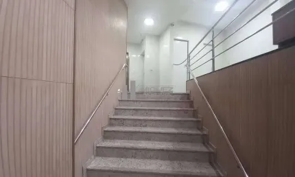Sala comercial à venda com 40m² na praça da bandeira. imóvel em prédio moderno, bem localizado ao lado da haddock lobo. excelente custo-benefício para seu negócio. entre em contato.